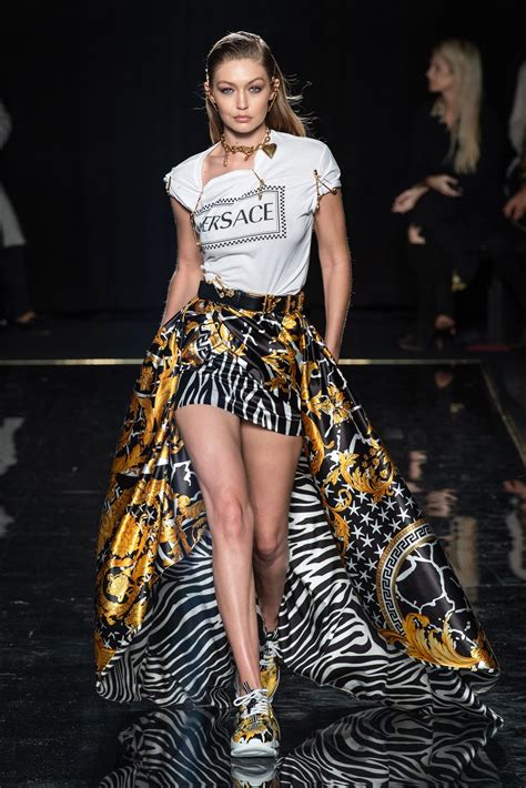 abiti alta moda versace|Nuova collezione Versace donna su FARFETCH.